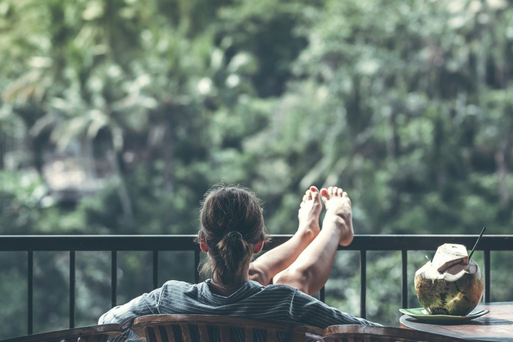10 tehnici de relaxare și beneficiile lor în viața profesională